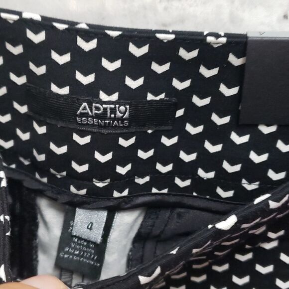 Apt 9 capris new - Picture 3 of 5